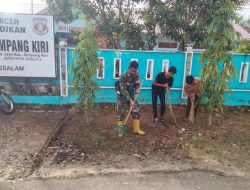 KOREM 012/TU : Peduli Lingkungan dan Karakter, Babinsa Simpang Kiri Turun Langsung Bersama Siswa SMA Negeri 2