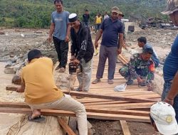 KOREM 012/TU : TNI bersama Warga Masyarakat terus berjibaku membuat jembatan Darurat supaya warga cepat beraktifitas dengan Normal Kembali