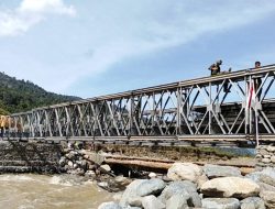Prajurit TNI Terus Percepat Progres Jembatan Bailey dan Normalisasi Sungai di Beutong Teuh Benggalang