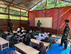 Redam Trauma dan Jaga Kenyamanan Siswa Prajurit TNI terus berikan Pembelajaran kepada anak-anak di Tempat Darurat