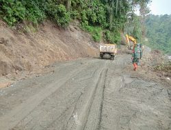 Masyarakat Sikundo Menyambut Gembira Akses Jalan Yang Dikerjakan Oleh Prajurit Kodim 0105/Abar Kini Bisa Dilalui