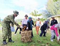 Jalankan Arahan Presiden RI, TNI–Polri dan Pemda Aceh Selatan Gotong Royong di RTH Tapaktuan