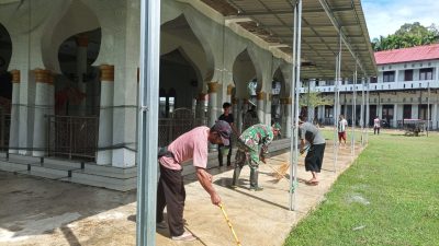 Gotong Royong Bersama Wujud Kepedulian Lingkungan dan Tempat Ibadah
