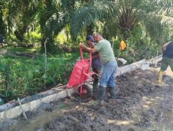 Kemanunggalan TNI-Rakyat Menjadi “Ruh” Perjuangan Tim Satgas TMMD Kodim 0105/Abar Kerjakan Progres Sasaran Fisik
