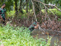 Dengan Semangat Kebersamaan, Warga Asrama Korem 012/TU Laksanakan Pembersihan Pangkalan