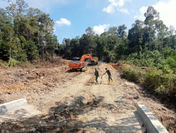 Satgas TMMD dan Mesin Baja Bersinergi Bangun Desa