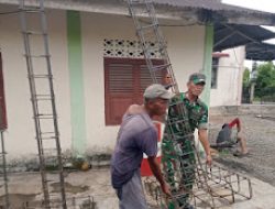 korem 012/TU : Percepat Pembangunan KDKMP Babinsa Koramil 02/Seunagan Bantu Pengerjaan Di Lapangan Di Desa Binaan