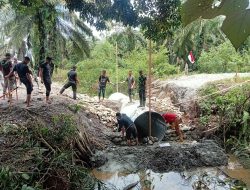 TNI bersama masyarakat terus Gencarkan Pembangunan Jembatan Aramco di wilayah Kodim 0116/Nagan Raya