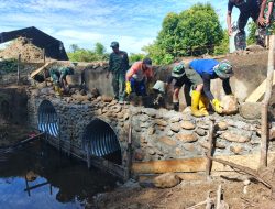 TNI Terus Bekerja Maksimal, Pembangunan Jembatan Aramco di Titik Ketapang II Desa Raket Trumon