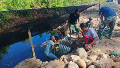 TNI Kebut Pembangunan Jembatan Aramco di Ketapang III, Semangat Gotong Royong Jadi Kunci