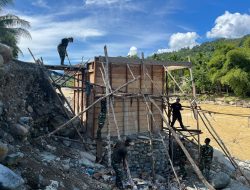 Korem 012/TU : TNI dan Warga Antusias Lepas Papan Pengecoran Angker Jembatan Perintis Garuda