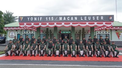 KaAsops sad Mayjen TNI Aminton Manurung S.I.P didampingi Kasdam IM, serta Danrem 012/TU melaksanakan Riksiapops Mabesad Satgas Pamtas RI-PNG Statis Yonif 115/MLKaAsops sad Mayjen TNI Aminton Manurung S.I.P didampingi Kasdam IM, serta Danrem 012/TU melaksanakan Riksiapops Mabesad Satgas Pamtas RI-PNG Statis Yonif 115/ML