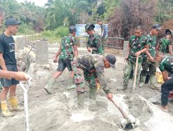 Semangat Kebersamaan Warnai Pengecoran Jembatan Aramco di Desa Dasan Raja