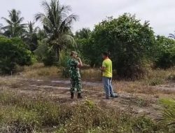 Babinsa Koramil 05/Panga Tingkatkan Pencegahan Karhutla melalui Patroli dan Sosialisasi di Aceh Jaya