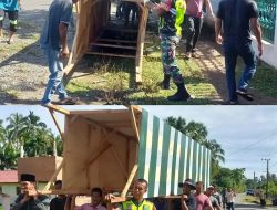 Babinsa Koramil 08/Arongan Lambalek Bersama Warga Bergotong Royong Menyambut Maulid Nabi