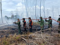 Hari Keenam Karhutla Bakongan, Dandim dan Kalak BPBD Turun Langsung Padamkan Bara