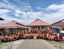 Jelang HUT TNI ke-81, Koramil Kluet Utara Ajak Pelajar dan Warga Bersihkan Pasar Kotafaja