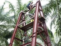 Personel TNI Pasang Roda Seling Jembatan Perintis Cibubukan-Serasah