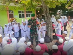 Tanamkan Kedisiplinan, Babinsa Kuta Ateuh Beri Wawasan Kebangsaan ke Siswa Sekolah