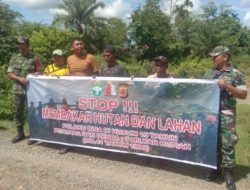 Anggota Koramil 01/Kuala Laksanakan Sosialisasi Bahaya Karhutla ke Warga Desa