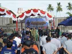 Korem 012/Teuku Umar Gelar Karya Bhakti TNI Sambut HUT ke-81 TNI, Bersihkan Pantai Monumen Kopiah Meukeutop