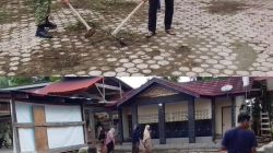 Kebersihan Lingkungan Desa Kubu Jadi Perhatian, Babinsa Koramil 08/Arongan Lambalek Ikut Bergerak