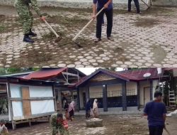 Kebersihan Lingkungan Desa Kubu Jadi Perhatian, Babinsa Koramil 08/Arongan Lambalek Ikut Bergerak