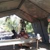 Personel TNI Rakit Besi Cincin Pengait Tali Seling untuk Jembatan Perintis Desa Serasah
